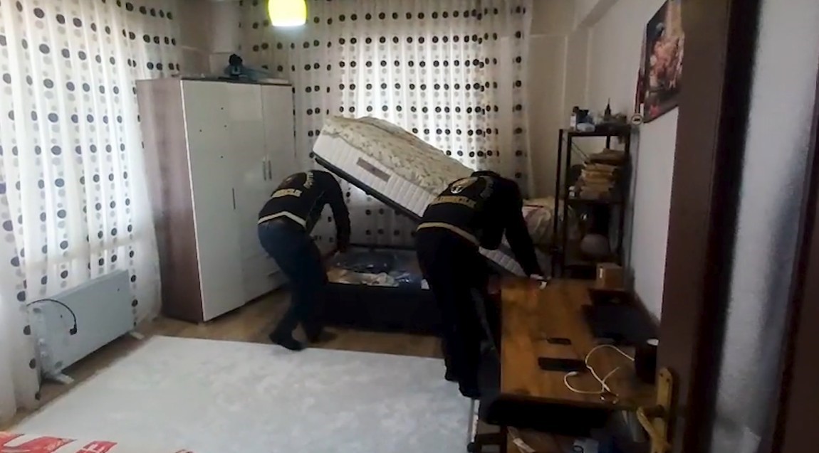 Kendilerini polis ve savcı olarak tanıtıp 16 milyon liralık vurgun yaptılar
