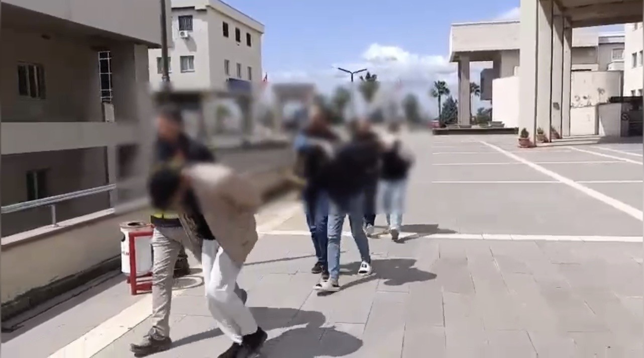 Kendini polis diye tanıttı, terlikle dolandırmaya geldi
