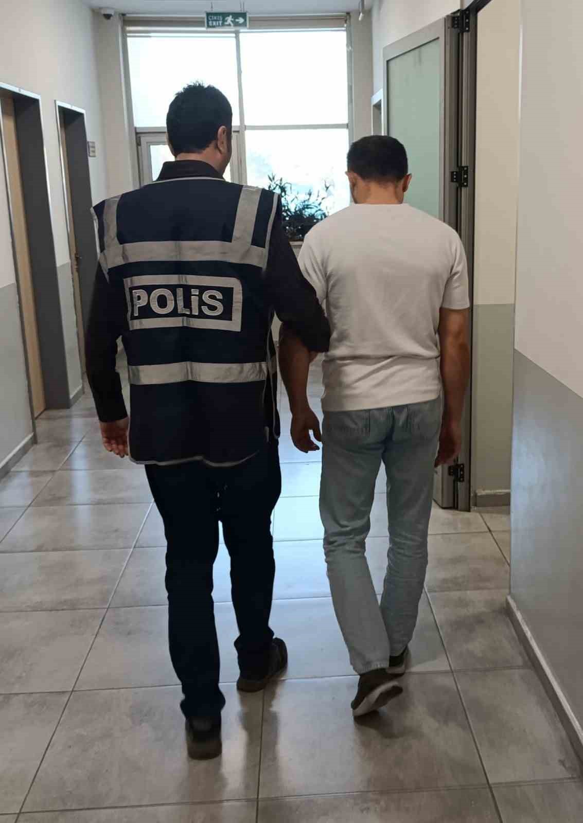 Kendisini polis ve savcı olarak tanıtıp 3 milyon 300 bin liralık vurgun yaptı
