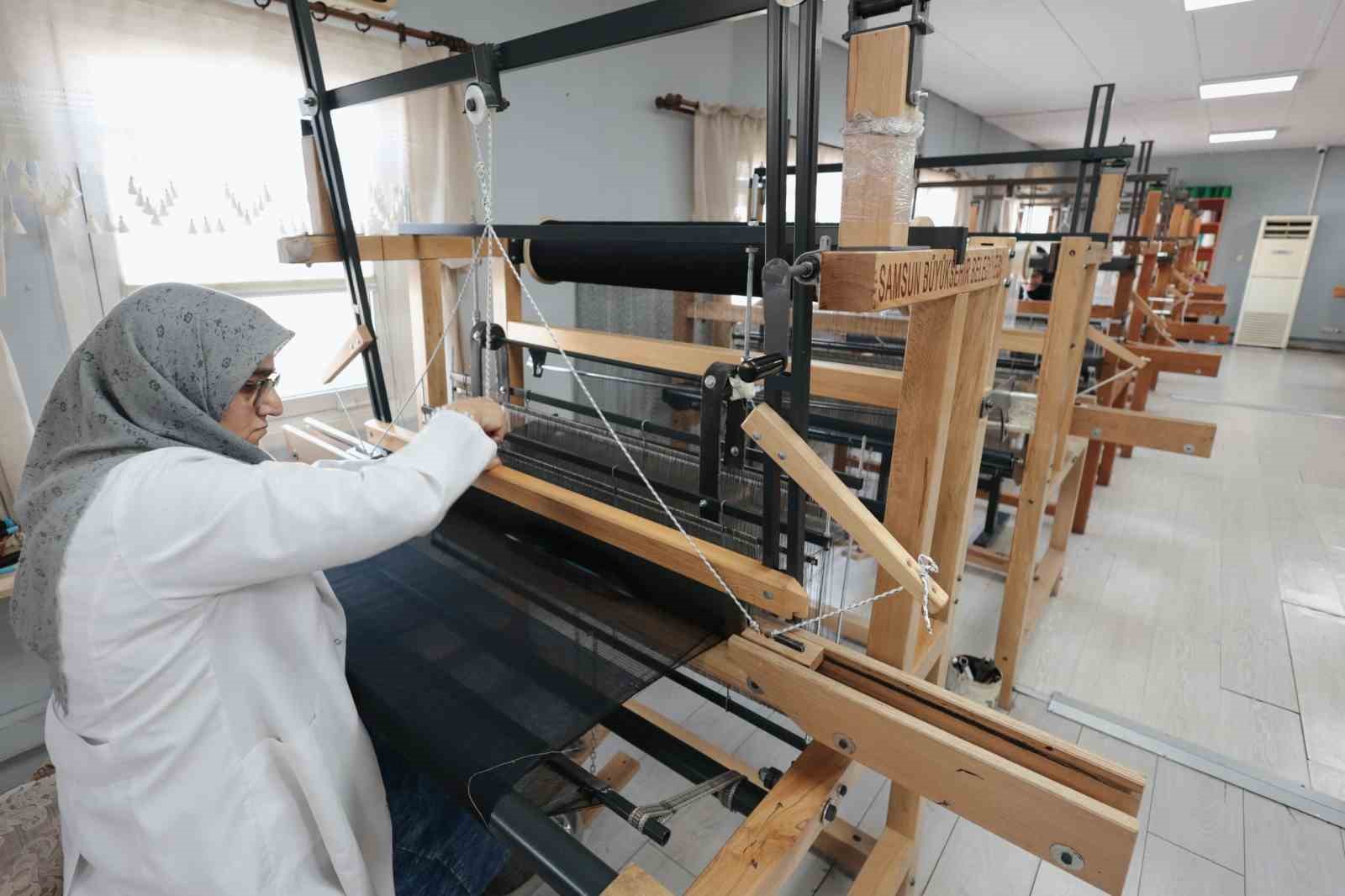 Kenevir ve ipek dokuma atölyesi hem üretiyor hem de kadın istihdamına katkı sağlıyor
