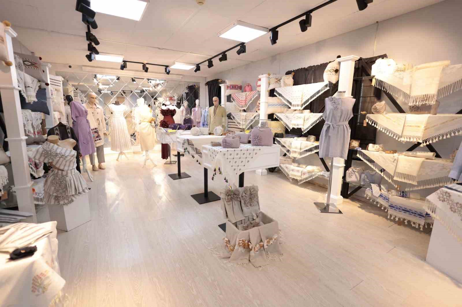 Kenevir ve ipek dokuma atölyesi hem üretiyor hem de kadın istihdamına katkı sağlıyor
