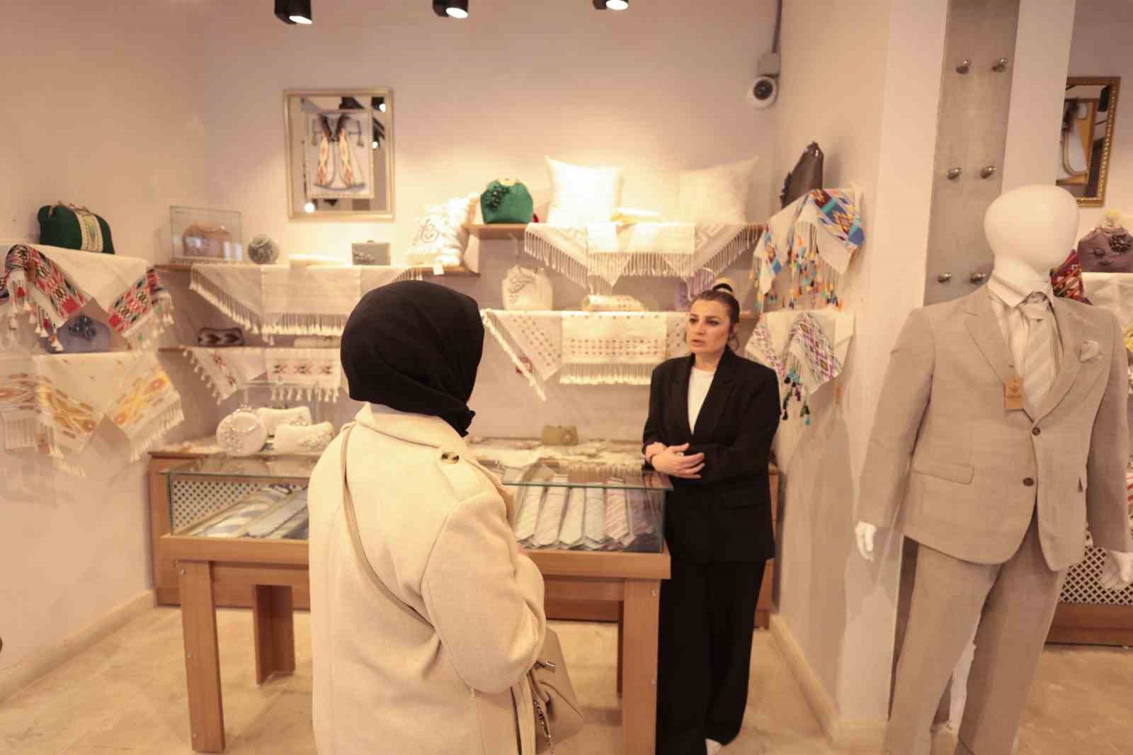 Kenevir ve ipek dokuma atölyesi hem üretiyor hem de kadın istihdamına katkı sağlıyor
