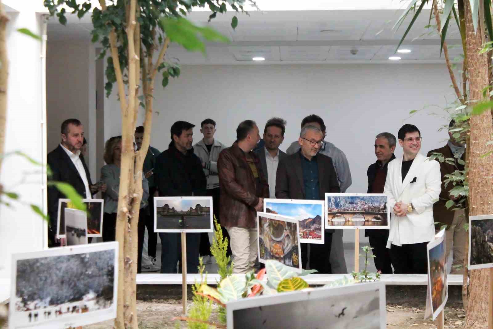 "Kent Düşleri" sergisi sanatseverlerle buluştu
