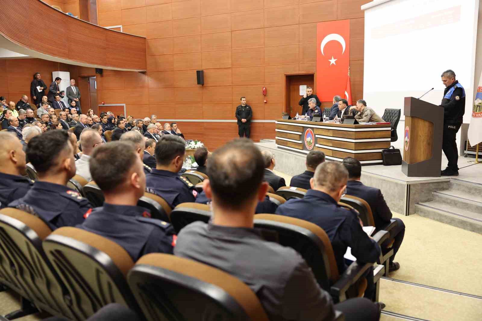 Kent Güvenlik Danışma Kurulu Vali Çiçek başkanlığında toplandı
