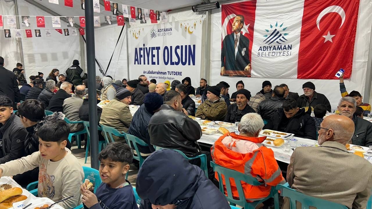 Kent meydanında iftar çadırı kuruldu
