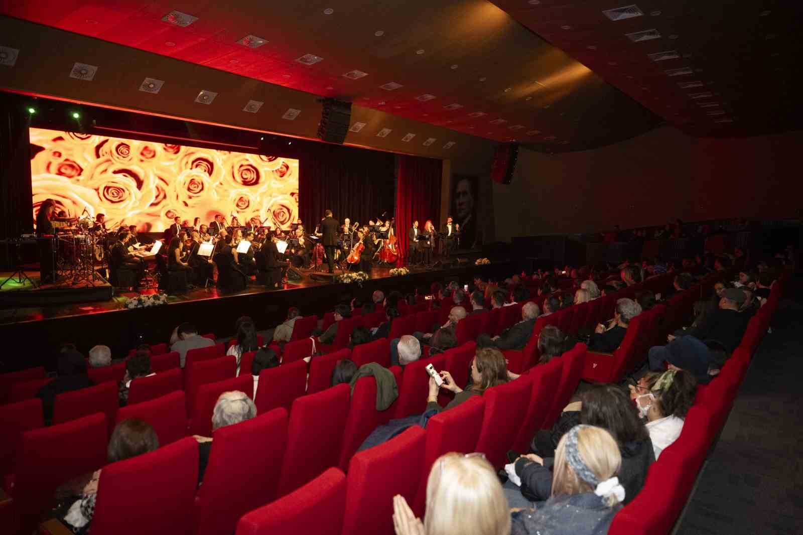 Kent Orkestrası yeni yılın ilk konserinde sanatseverleri büyüledi
