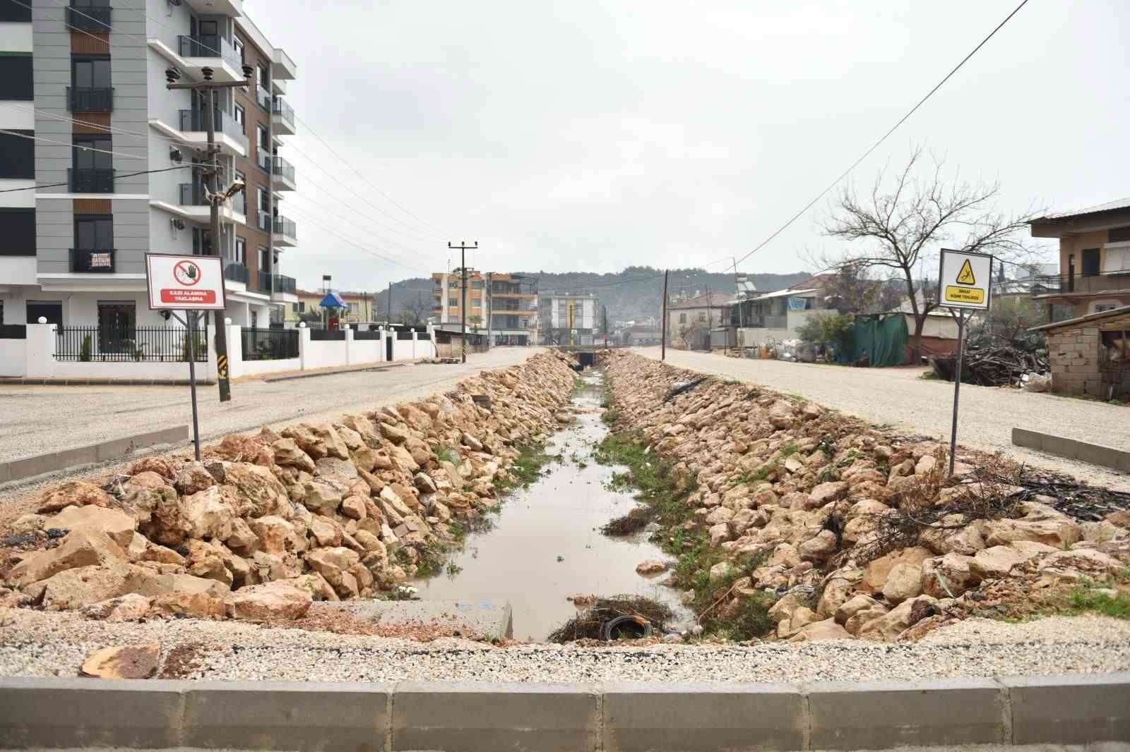 Kepez Belediyesi sağanak yağışlara karşı seferber oldu
