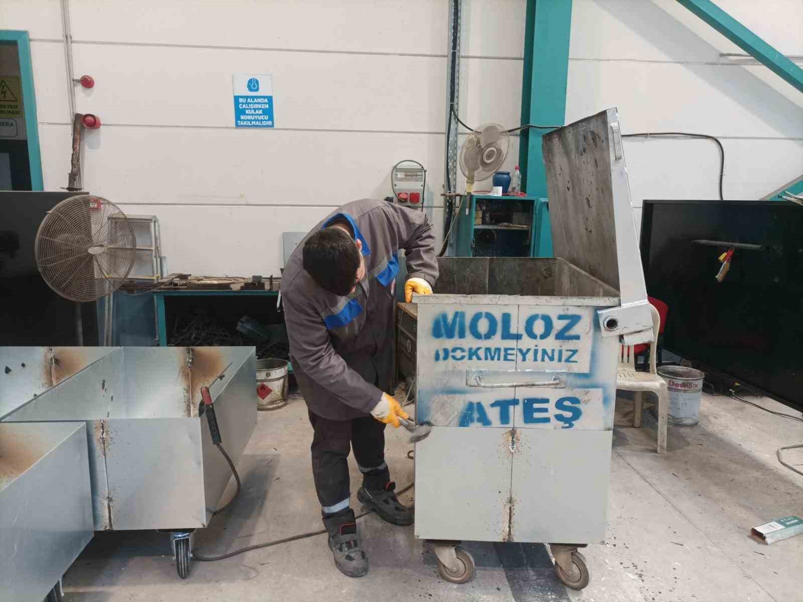 Kepez Belediyesi’nde Kurban Bayramı öncesi çöp konteyneri seferberliği
