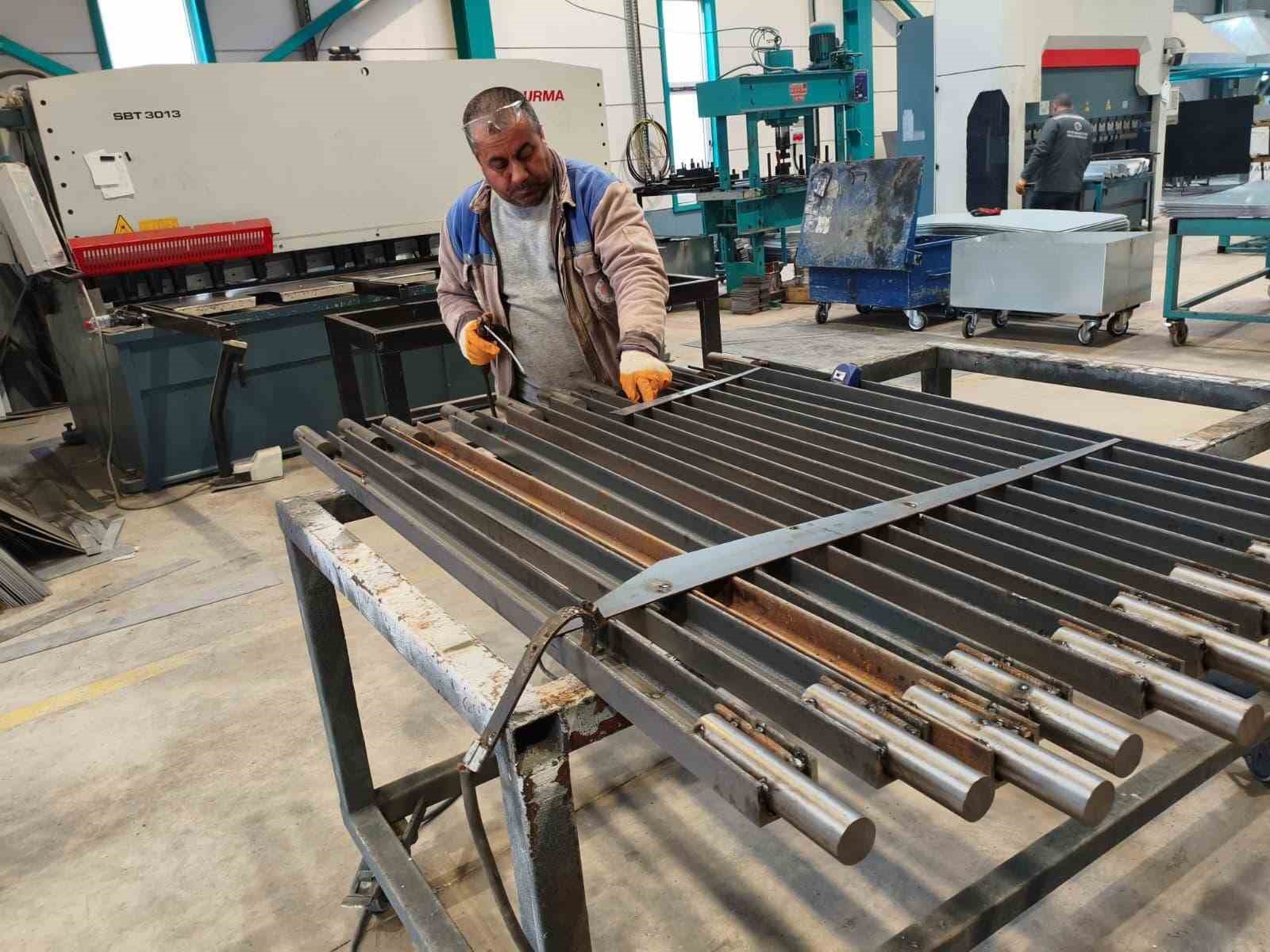 Kepez Belediyesi’nde Kurban Bayramı öncesi çöp konteyneri seferberliği
