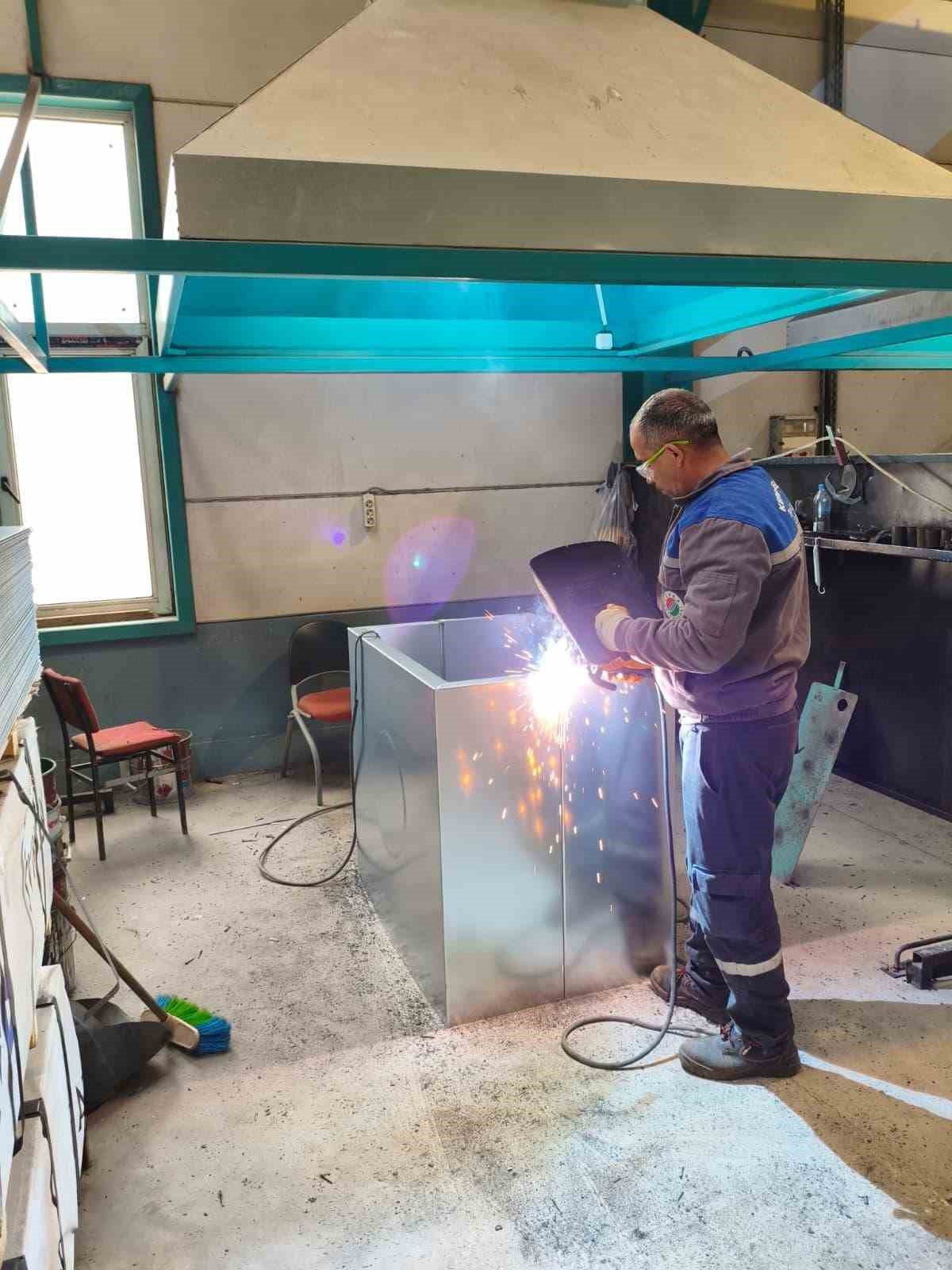 Kepez Belediyesi’nde Kurban Bayramı öncesi çöp konteyneri seferberliği
