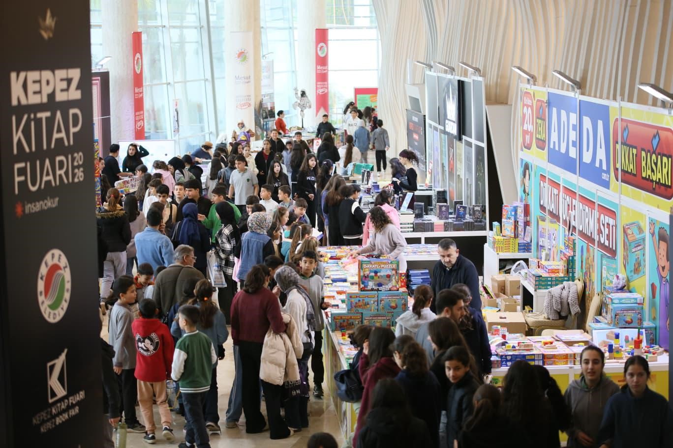 Kepez Kitap Fuarı kitapseverlerin akınına uğruyor
