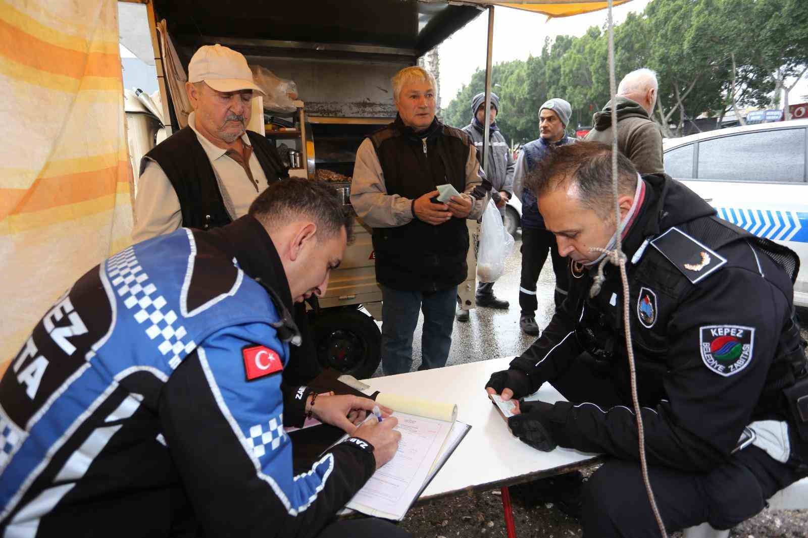 Kepez Zabıtası’ndan işgaller ve gıda ihlalleri denetimi
Kepez Zabıtası’ndan işgaller ve gıda ihlalleri denetimi