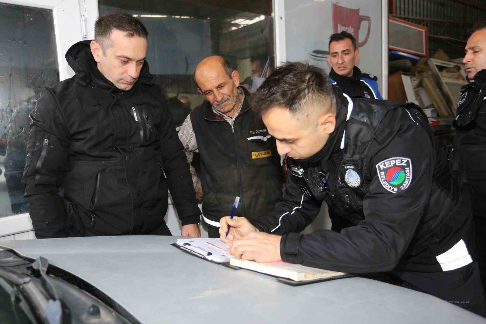 Kepez Zabıtası’ndan işgaller ve gıda ihlalleri denetimi
Kepez Zabıtası’ndan işgaller ve gıda ihlalleri denetimi