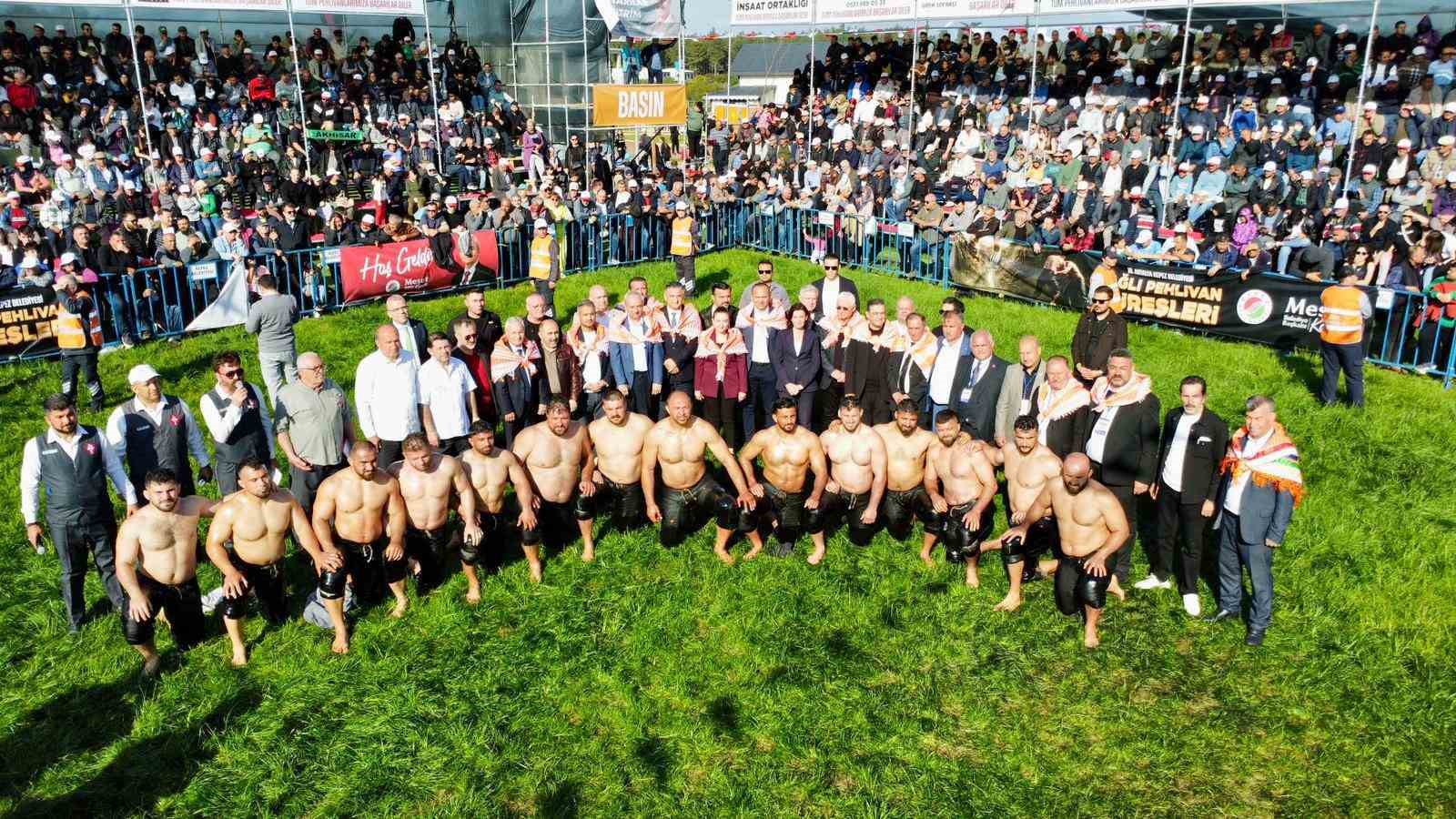 Kepez’de 12 yıl sonra er meydanı kuruldu: 984 pehlivan kıyasıya mücadele etti
