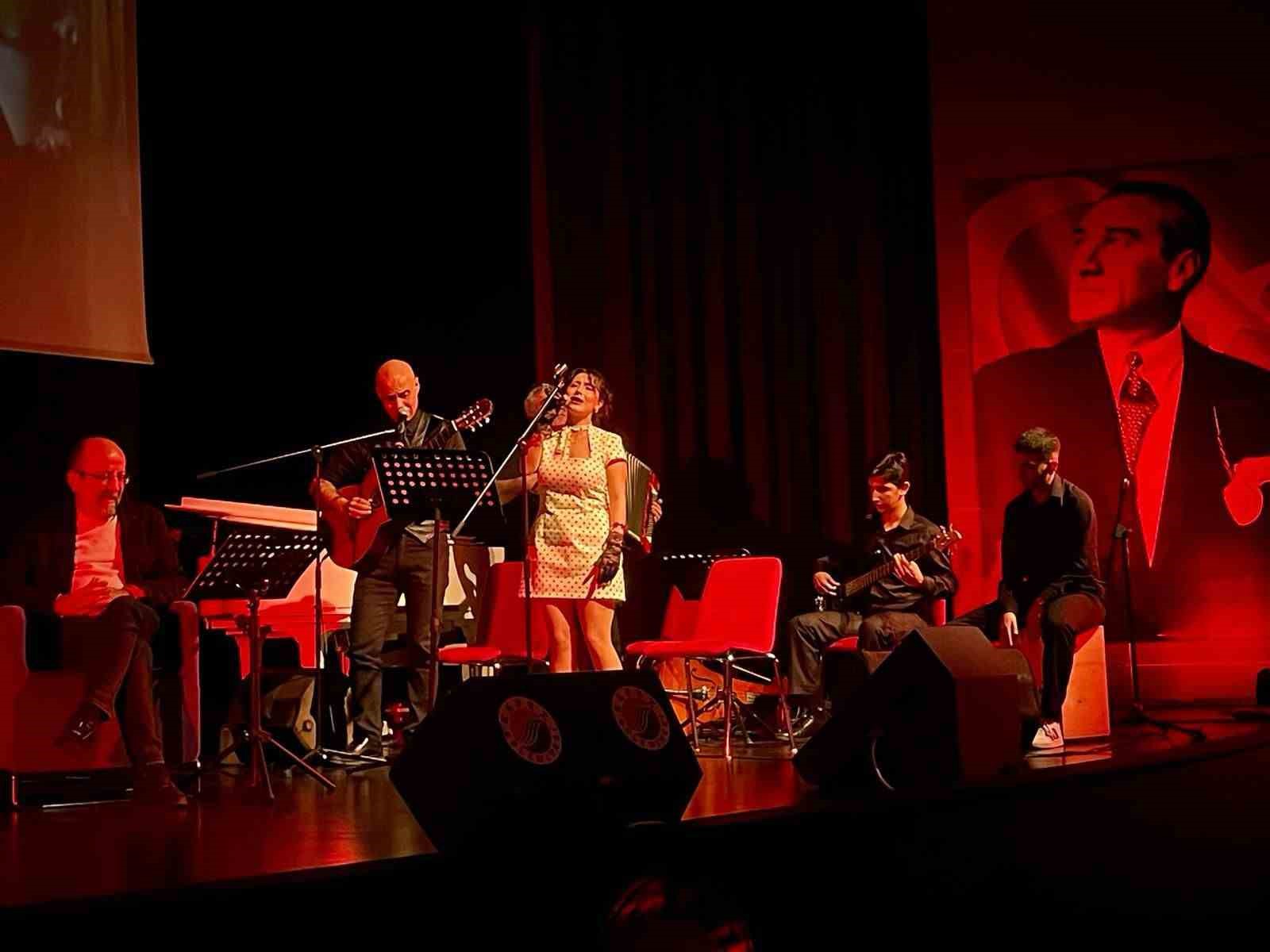 Kepez’de 14 Şubat sanatla kutlandı
