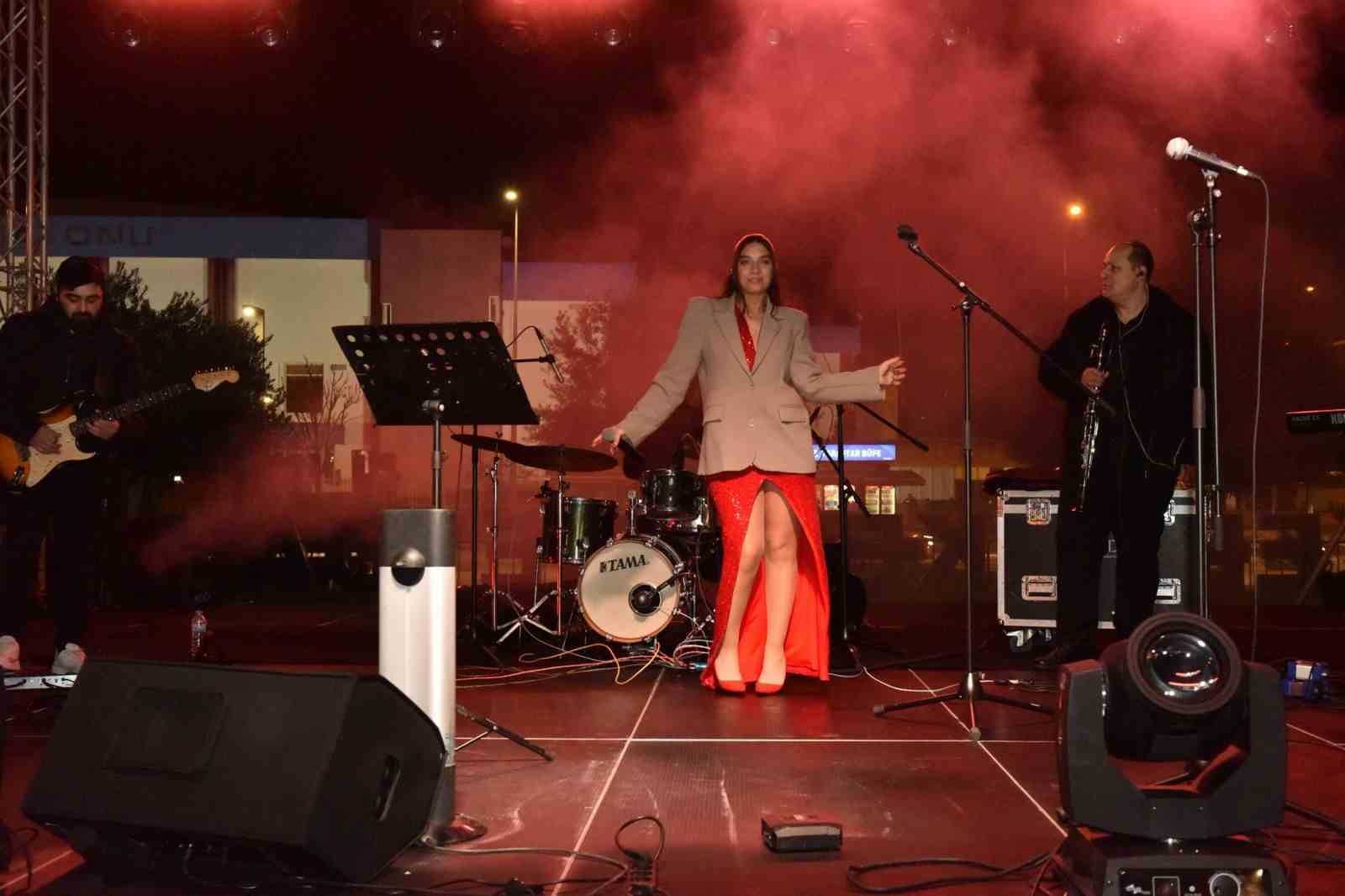 Kepez’de 14 Şubat sanatla kutlandı
