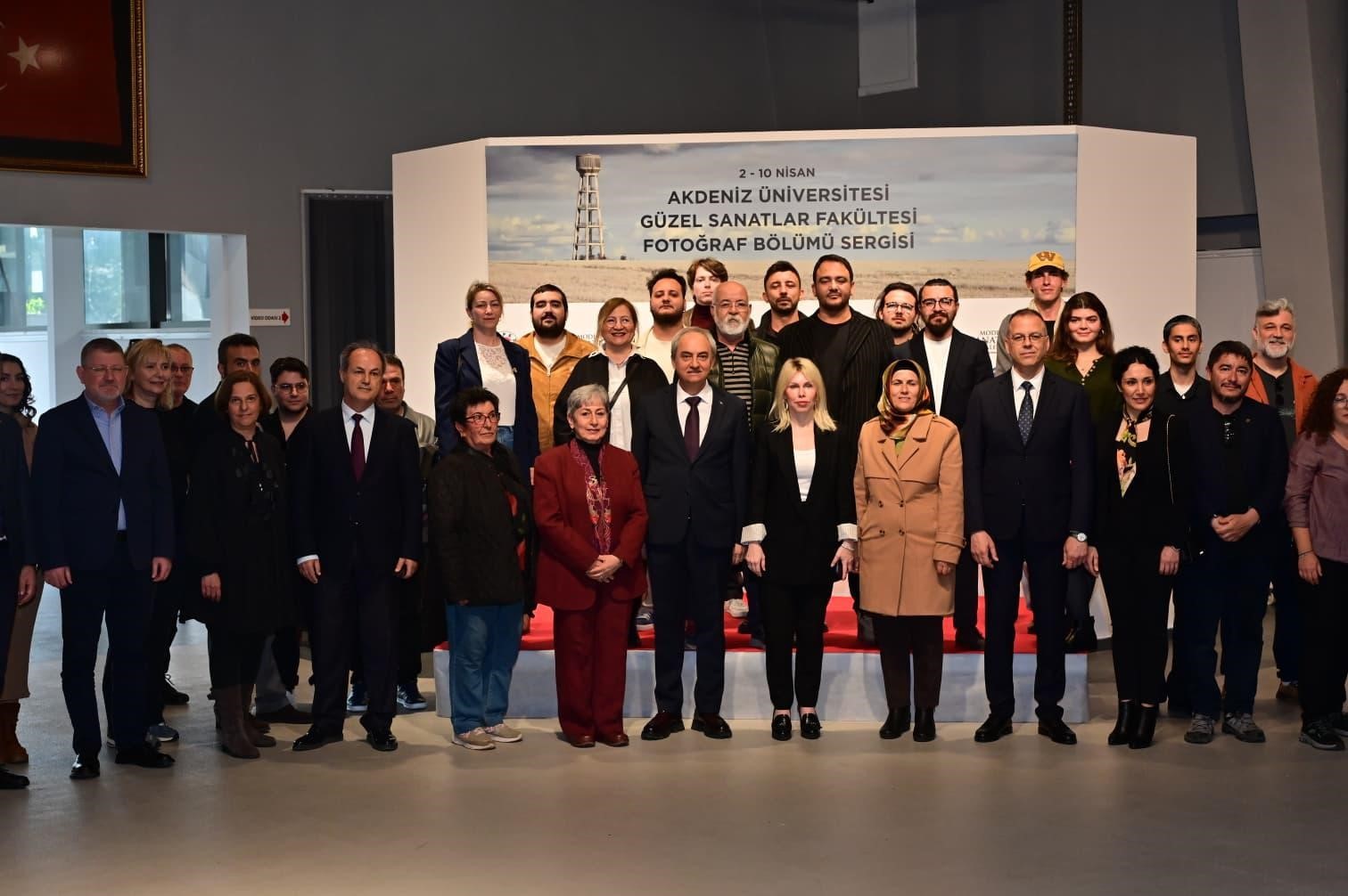 Kepez’de Akdeniz Üniversitesi mezunu genç sanatçıların objektifinden hayat sergisi
