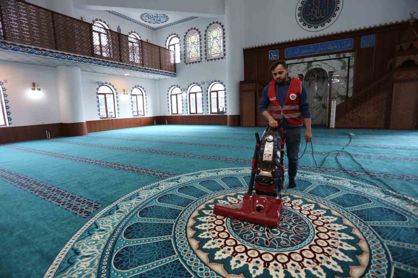 Kepez’de camiler Ramazan’a hazırlandı
Kepez’de camiler Ramazan’a hazırlandı