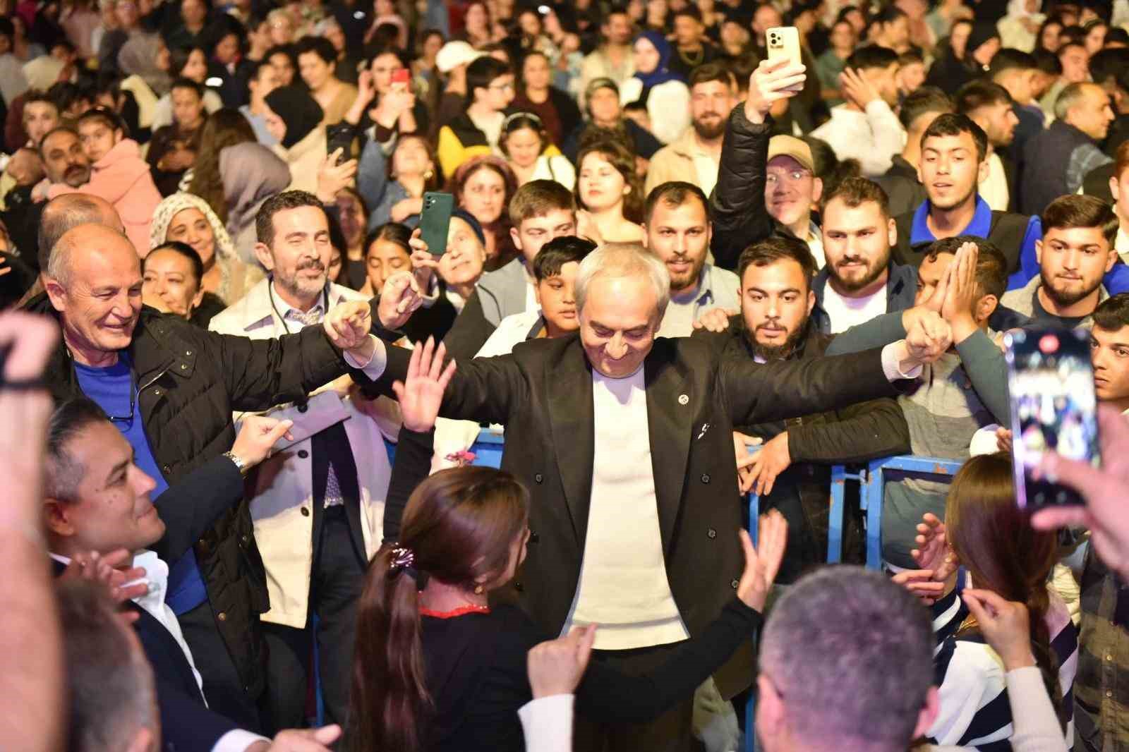 Kepez’de Dünya Romanlar Günü’ne özel ‘Roman Gecesi’
Kepez’de Dünya Romanlar Günü’ne özel ‘Roman Gecesi’