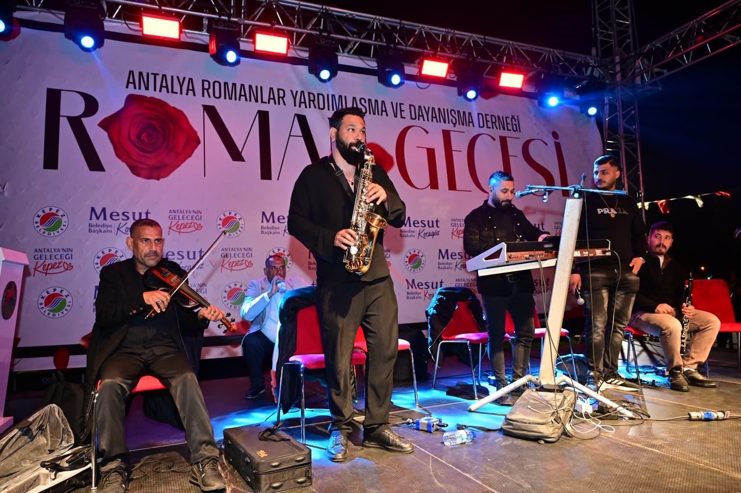 Kepez’de Dünya Romanlar Günü’ne özel ‘Roman Gecesi’
Kepez’de Dünya Romanlar Günü’ne özel ‘Roman Gecesi’