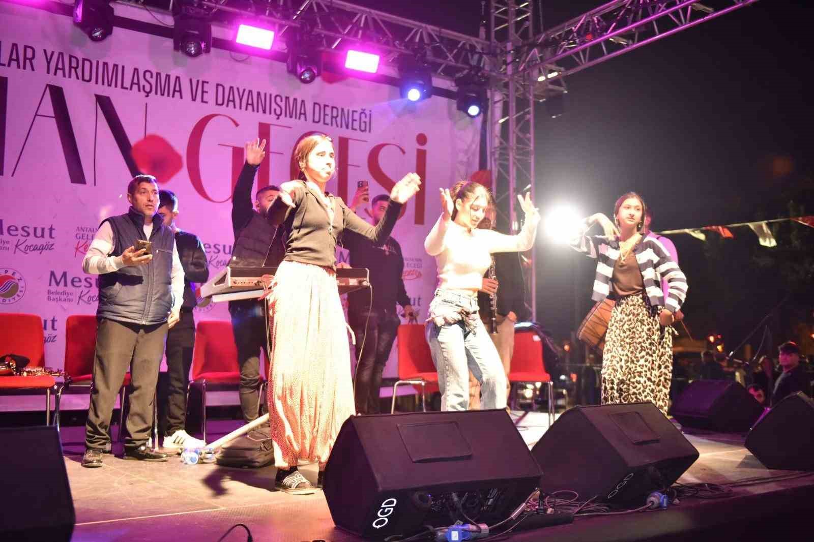 Kepez’de Dünya Romanlar Günü’ne özel ‘Roman Gecesi’
Kepez’de Dünya Romanlar Günü’ne özel ‘Roman Gecesi’