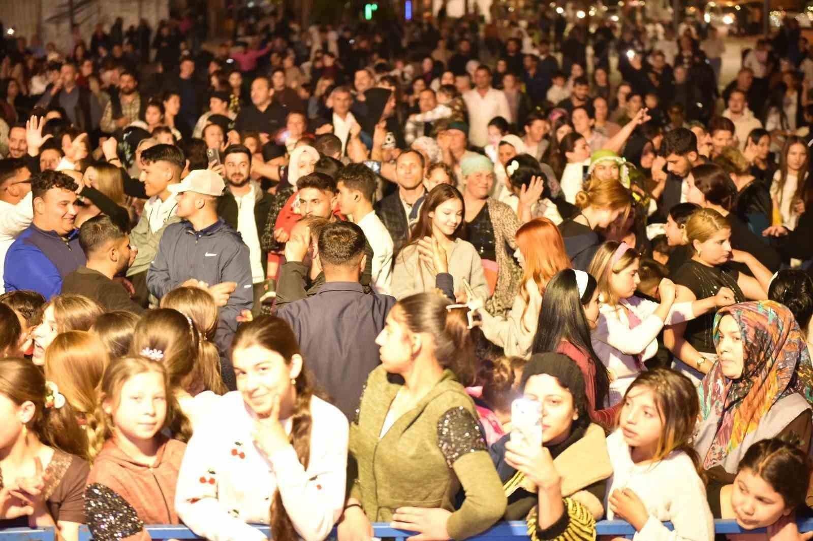 Kepez’de Dünya Romanlar Günü’ne özel ‘Roman Gecesi’
Kepez’de Dünya Romanlar Günü’ne özel ‘Roman Gecesi’