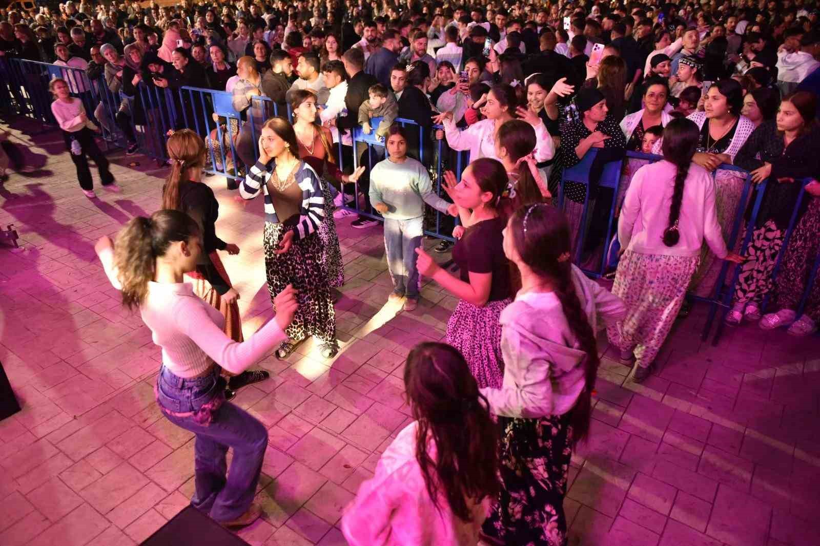 Kepez’de Dünya Romanlar Günü’ne özel ‘Roman Gecesi’
Kepez’de Dünya Romanlar Günü’ne özel ‘Roman Gecesi’