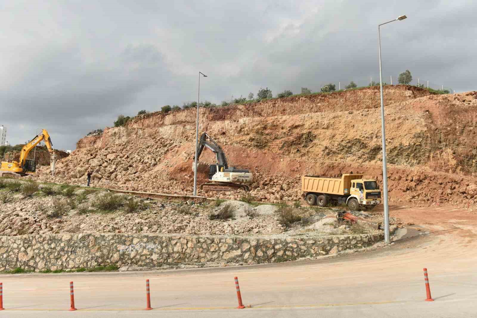 Kepez’de heyelan riskine müdahale
