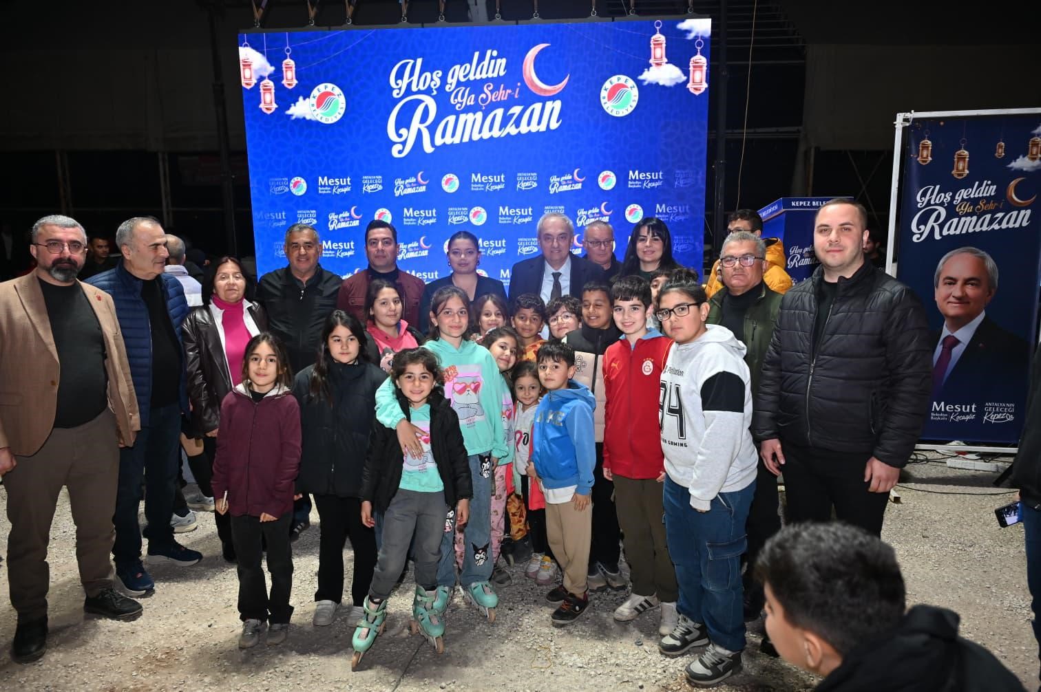 Kepez’de Ramazan bereketi: 5 mahalle tek sofra
Kepez’de Ramazan bereketi: 5 mahalle tek sofra