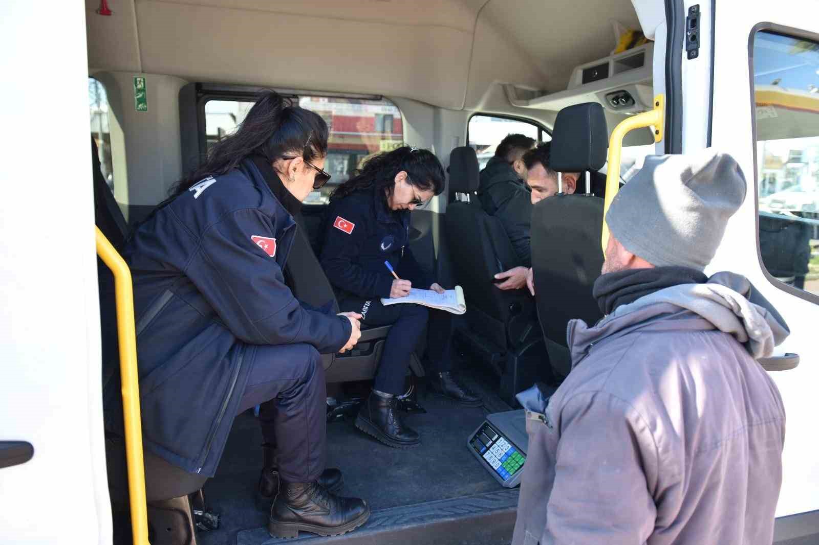 Kepez’de seyyar satıcı ve dilencilere operasyon
