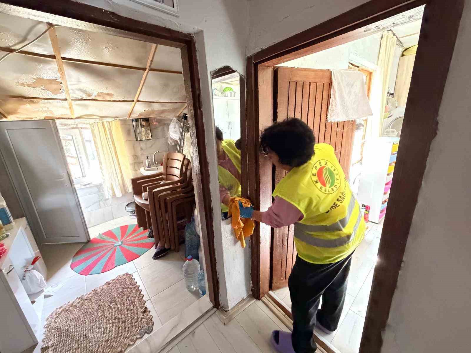 Kepez’den şehit ve gazi evlerinde bayram temizliği
