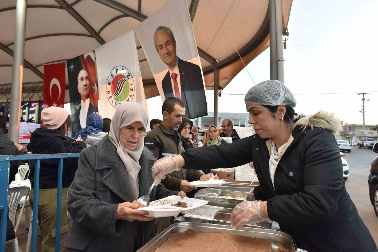 Kepez’in iftar sofraları Başköy ve Gaziler’e kuruldu
Kepez’in iftar sofraları Başköy ve Gaziler’e kuruldu