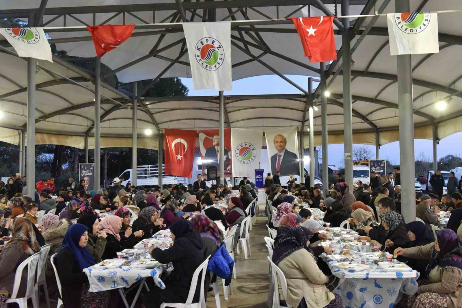 Kepez’in iftar sofraları Başköy ve Gaziler’e kuruldu
Kepez’in iftar sofraları Başköy ve Gaziler’e kuruldu