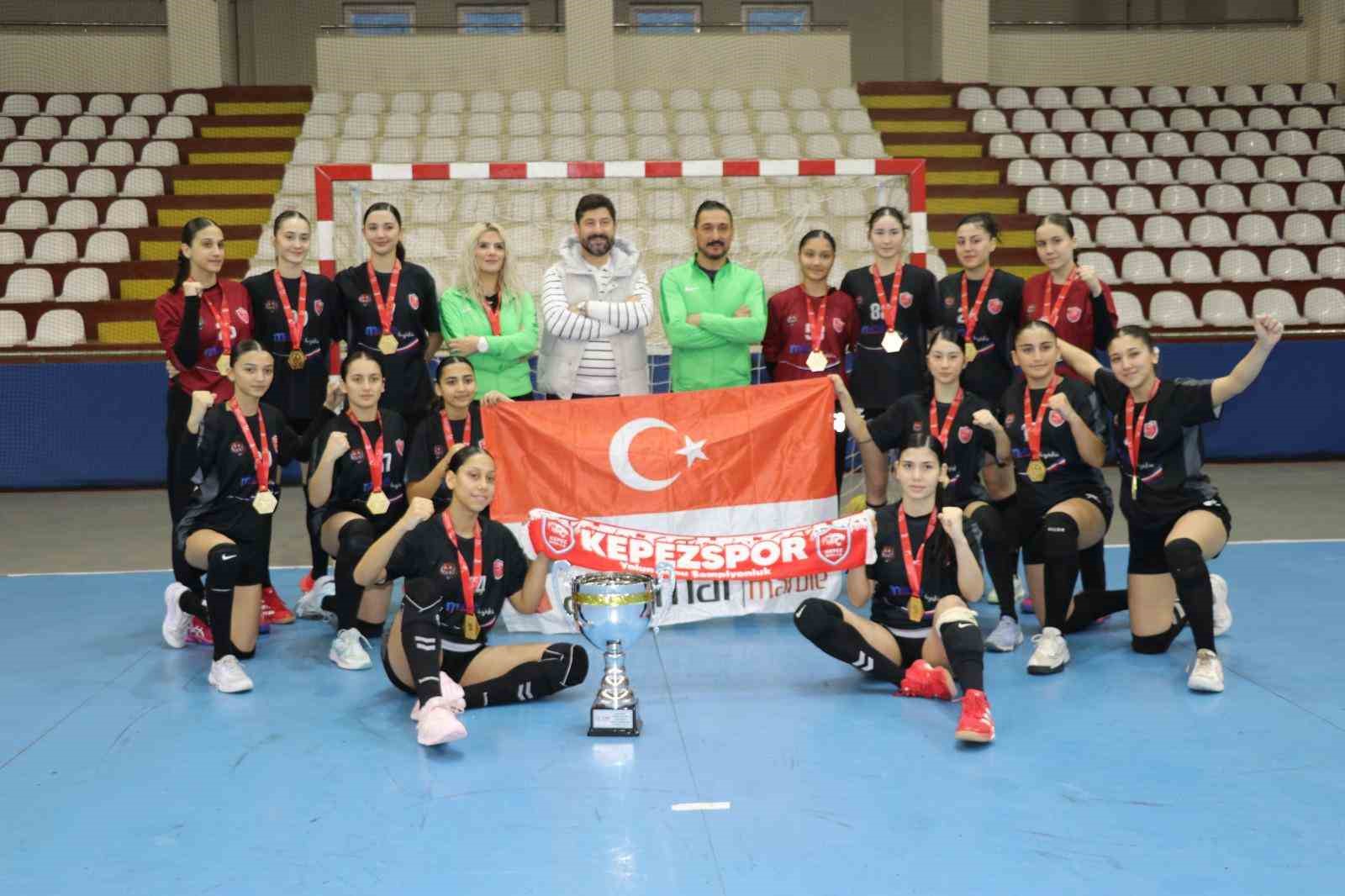 Kepez’in yıldız kızları hentbolda Türkiye şampiyonu
Kepez’in yıldız kızları hentbolda Türkiye şampiyonu