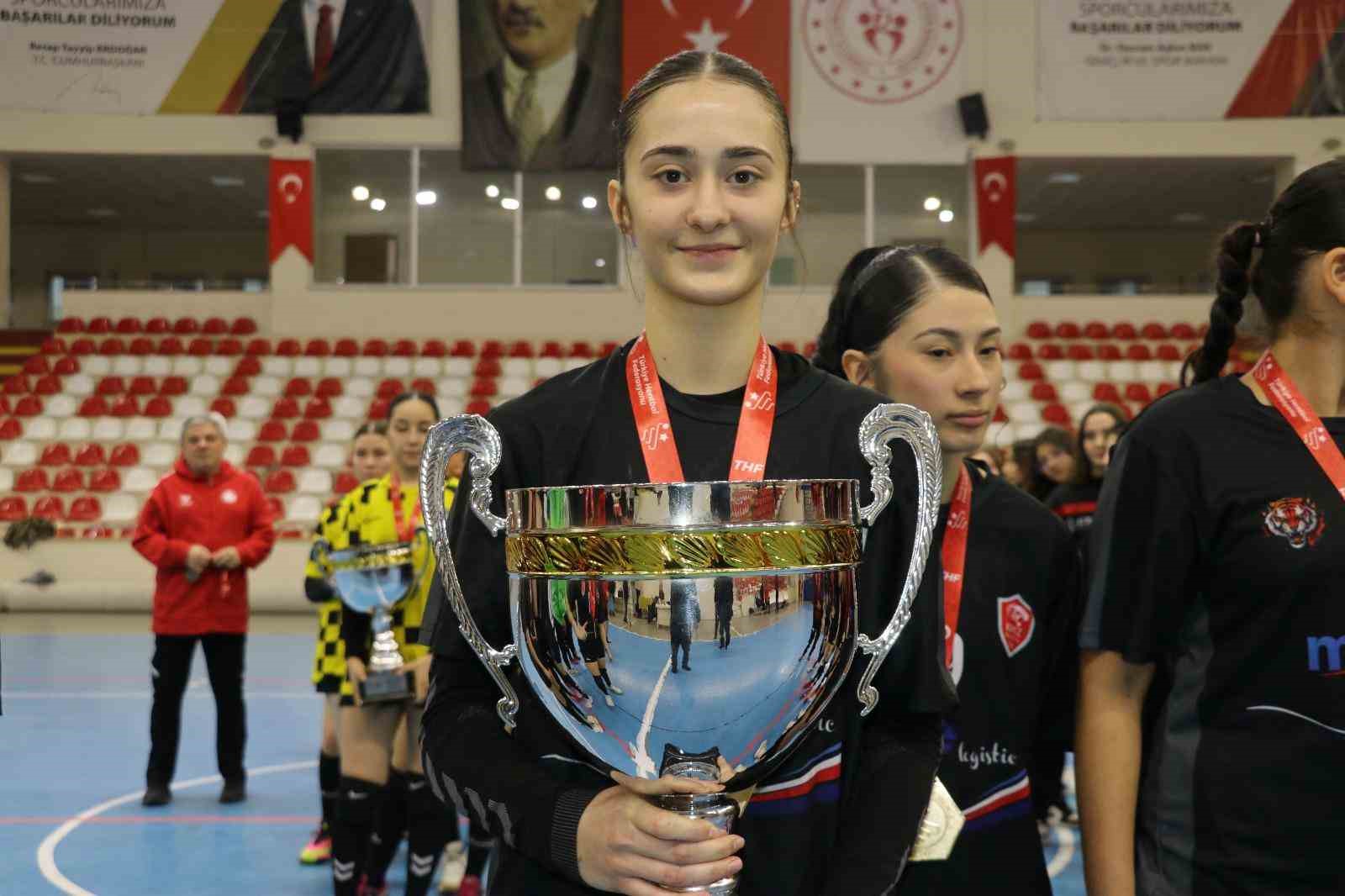 Kepez’in yıldız kızları hentbolda Türkiye şampiyonu
Kepez’in yıldız kızları hentbolda Türkiye şampiyonu