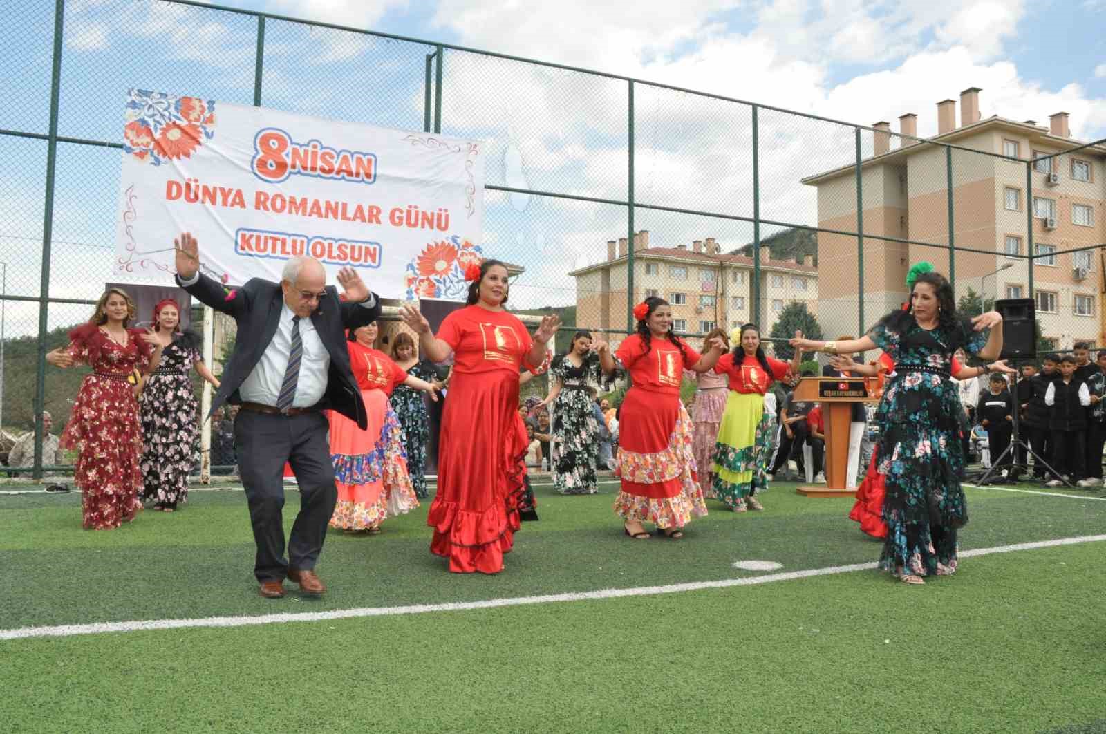 Keşan’da Romanlar Günü kutlamaları renkli görüntülere sahne oldu
