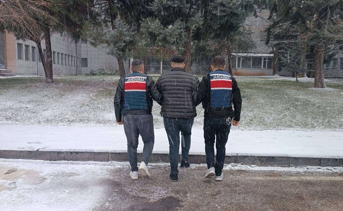 Kesinleşmiş 10’ar yıl cezayla aranan 2 şahıs yakalandı
