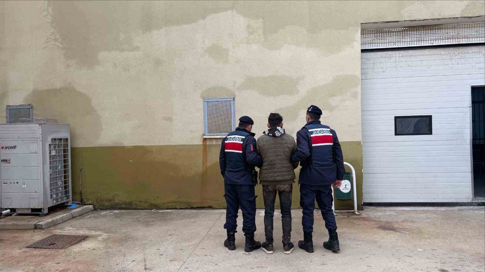 Kesinleşmiş 10’ar yıl cezayla aranan 2 şahıs yakalandı
