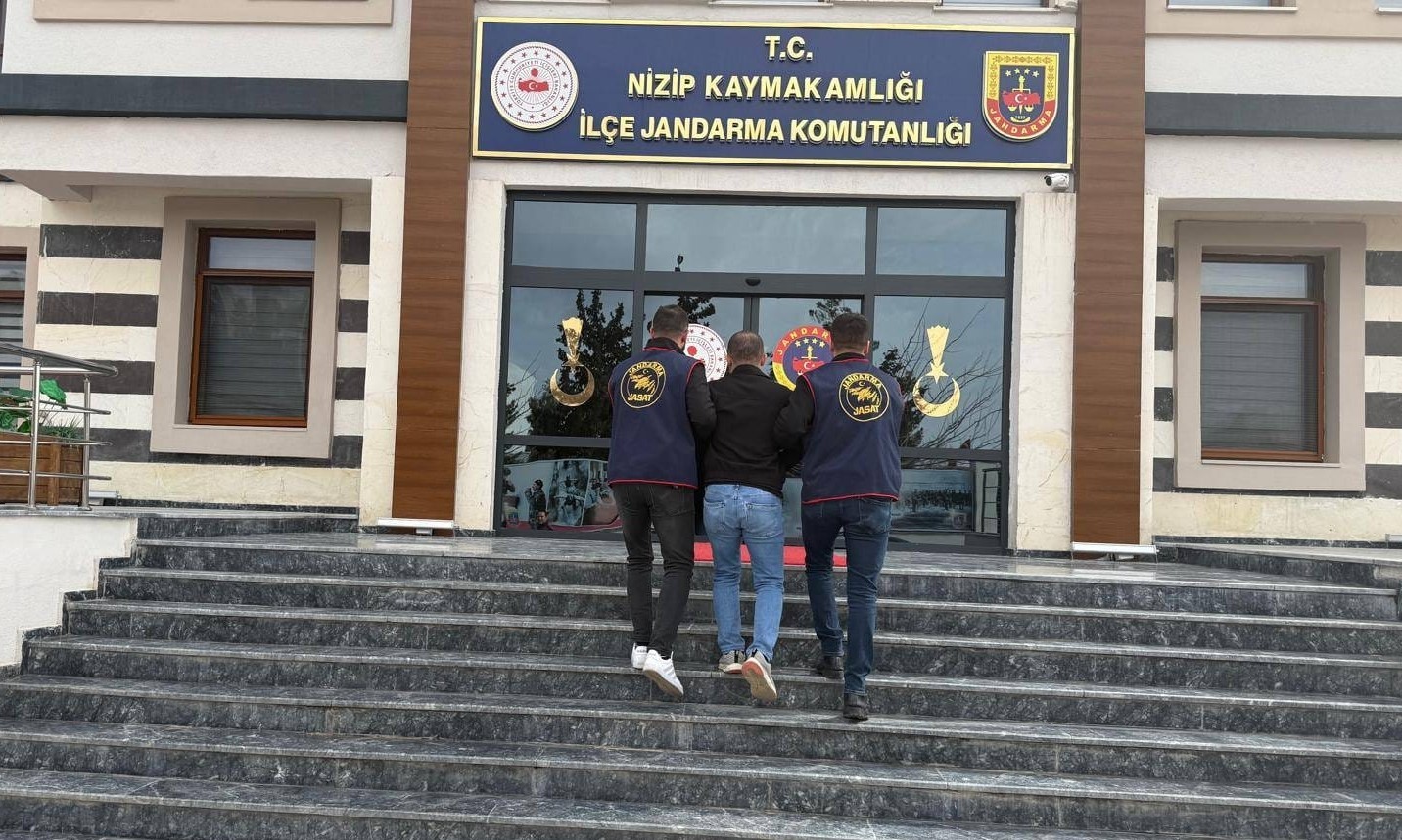 Kesinleşmiş 10’ar yıl hapis cezalarıyla aranan 3 şahıs yakalandı
