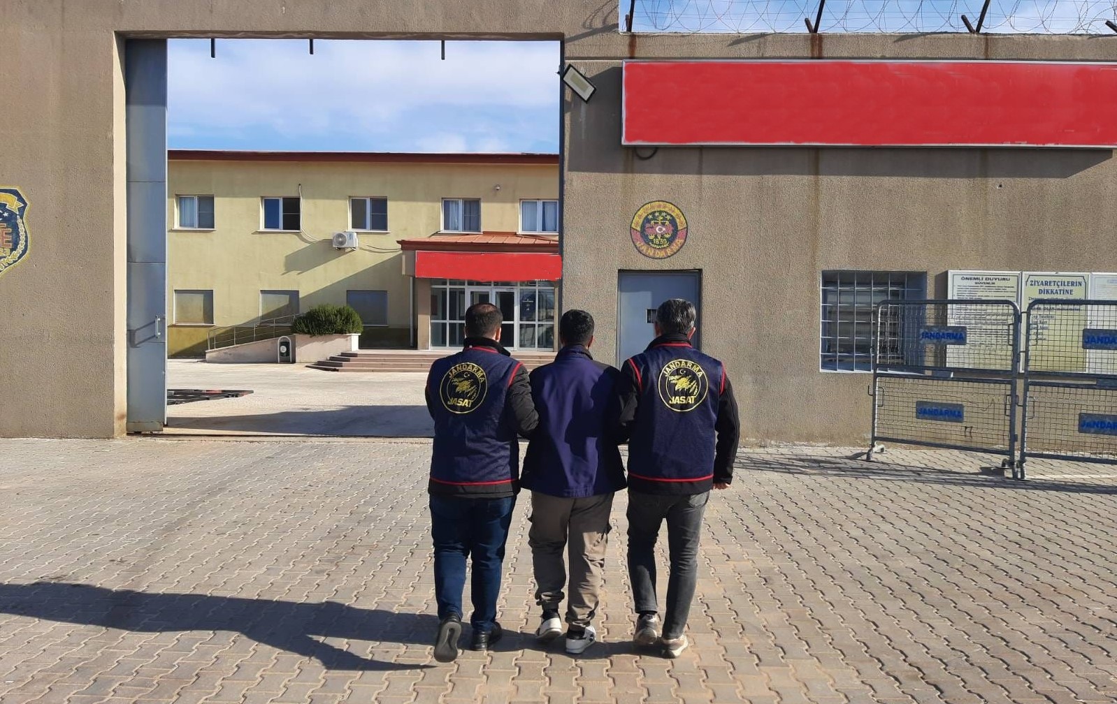 Kesinleşmiş 17 yıl cezayla aranan şahıs yakalandı
