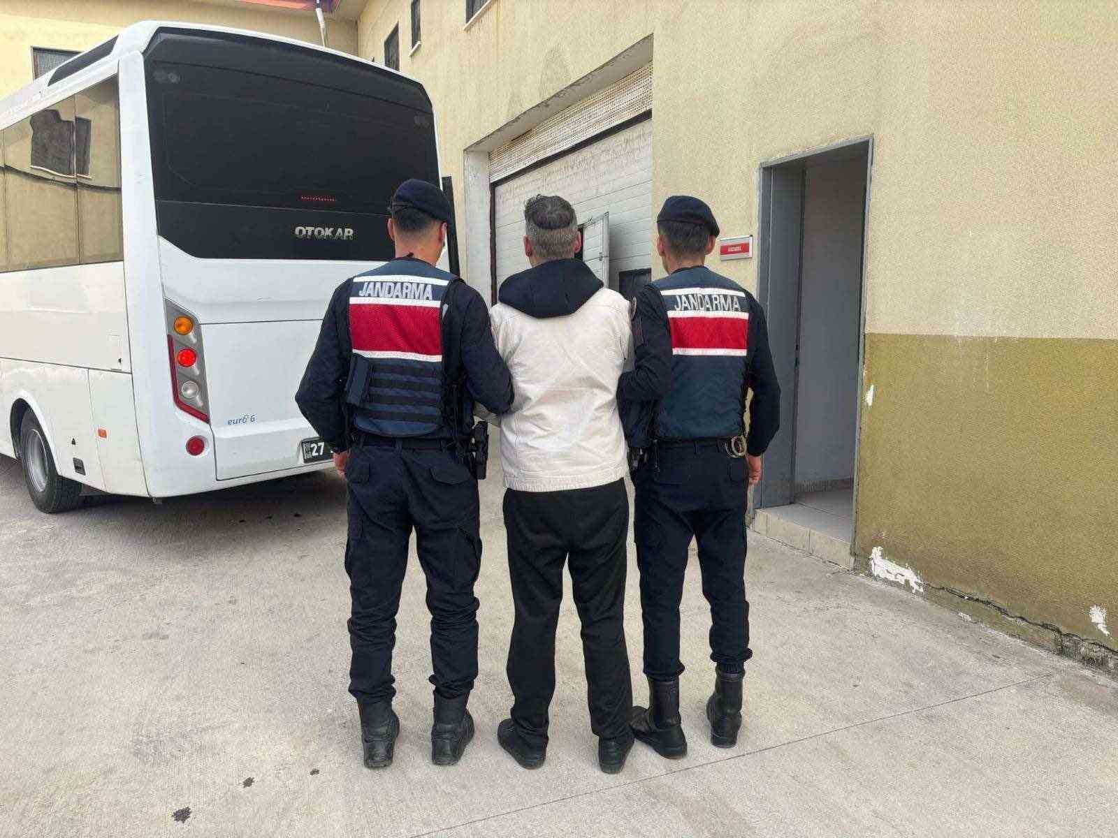 Kesinleşmiş hapis cezasıyla aranan 4 şahıs yakalandı
