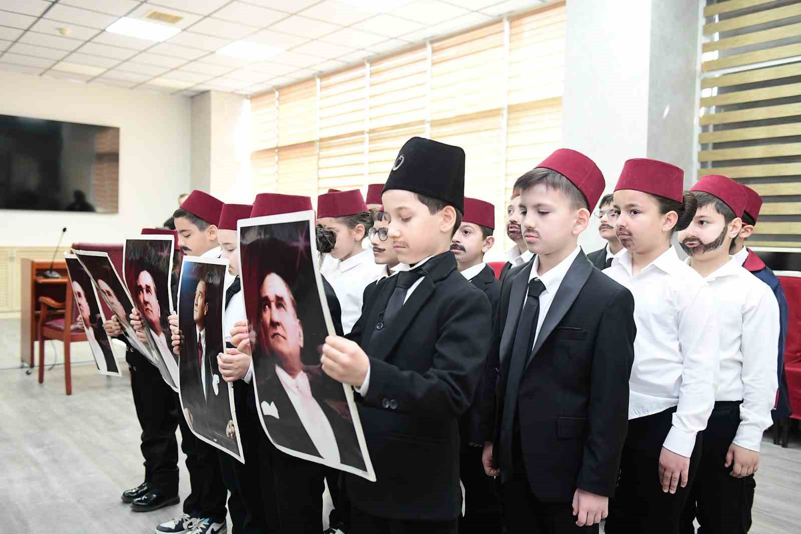 Kestel Belediyesi Meclis Salonu’nda miniklerden tarihi canlandırma
