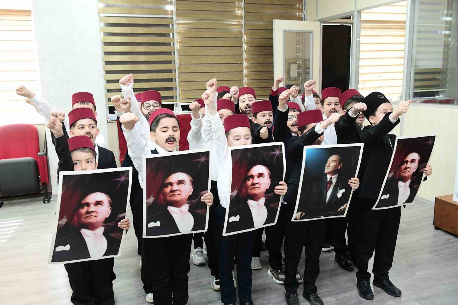 Kestel Belediyesi Meclis Salonu’nda miniklerden tarihi canlandırma
