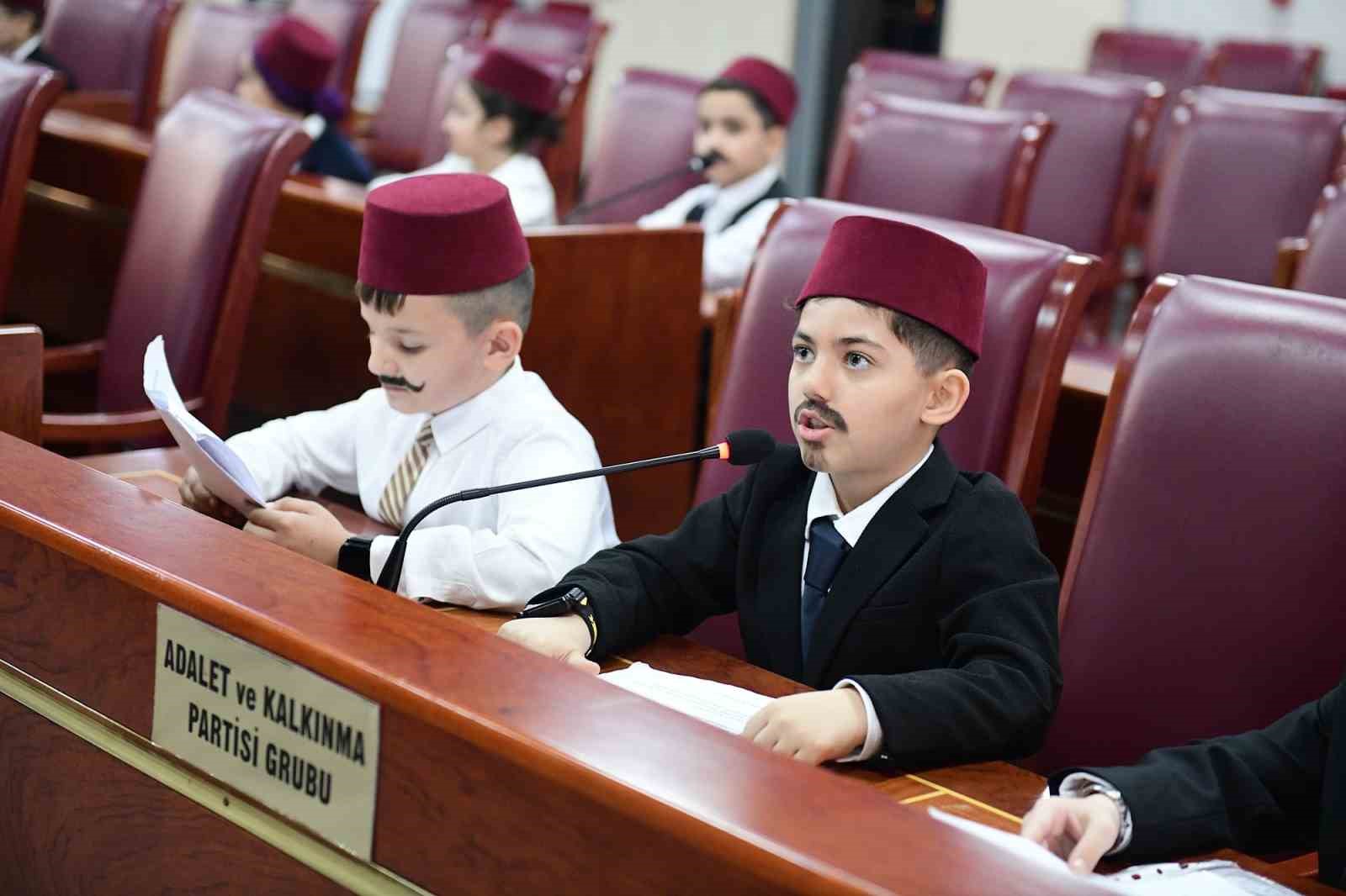 Kestel Belediyesi Meclis Salonu’nda miniklerden tarihi canlandırma
