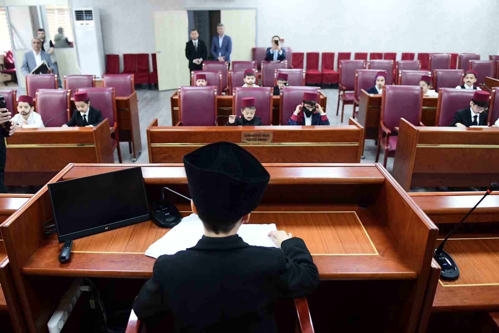 Kestel Belediyesi Meclis Salonu’nda miniklerden tarihi canlandırma
