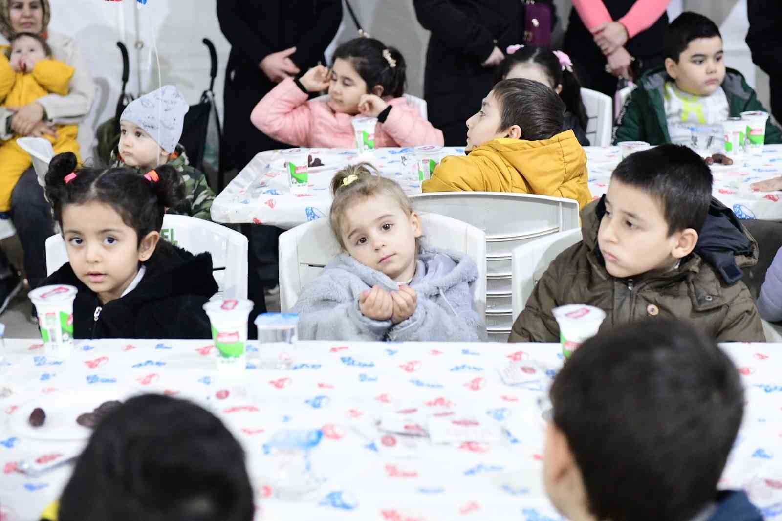 Kestelli çocuklar, tekne oruçlarını birlikte açtı
Kestelli çocuklar, tekne oruçlarını birlikte açtı