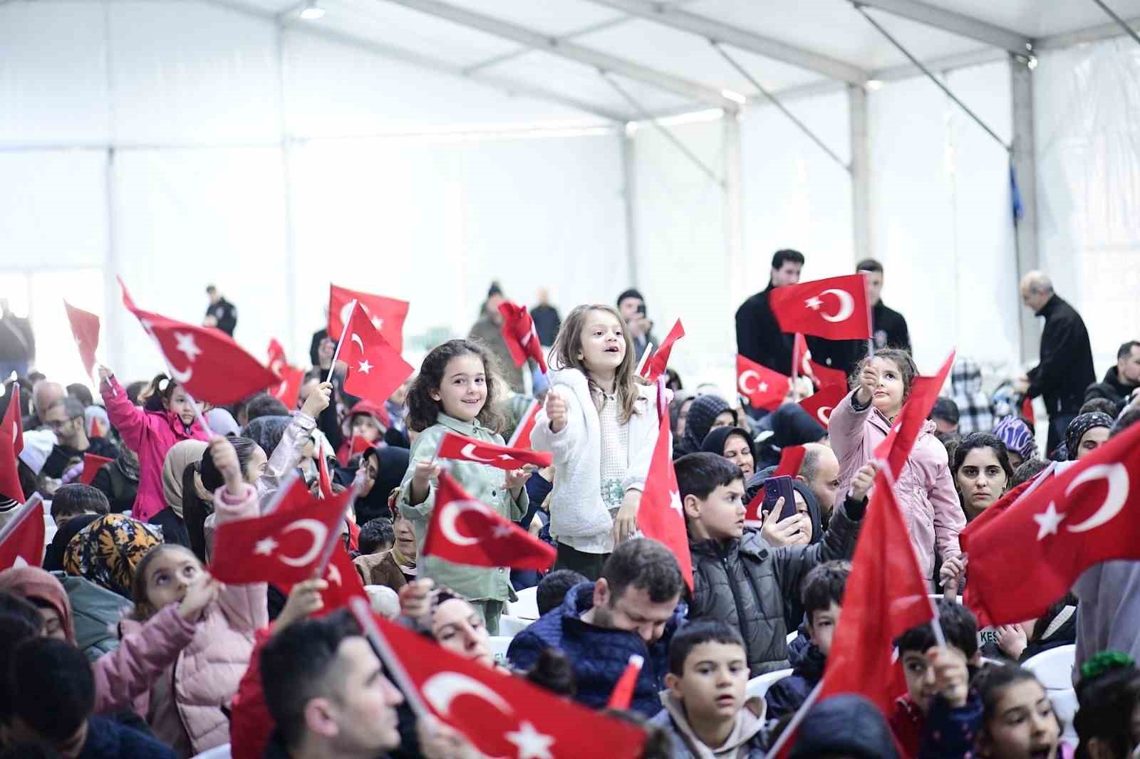 Kestelli çocuklar, tekne oruçlarını birlikte açtı
Kestelli çocuklar, tekne oruçlarını birlikte açtı