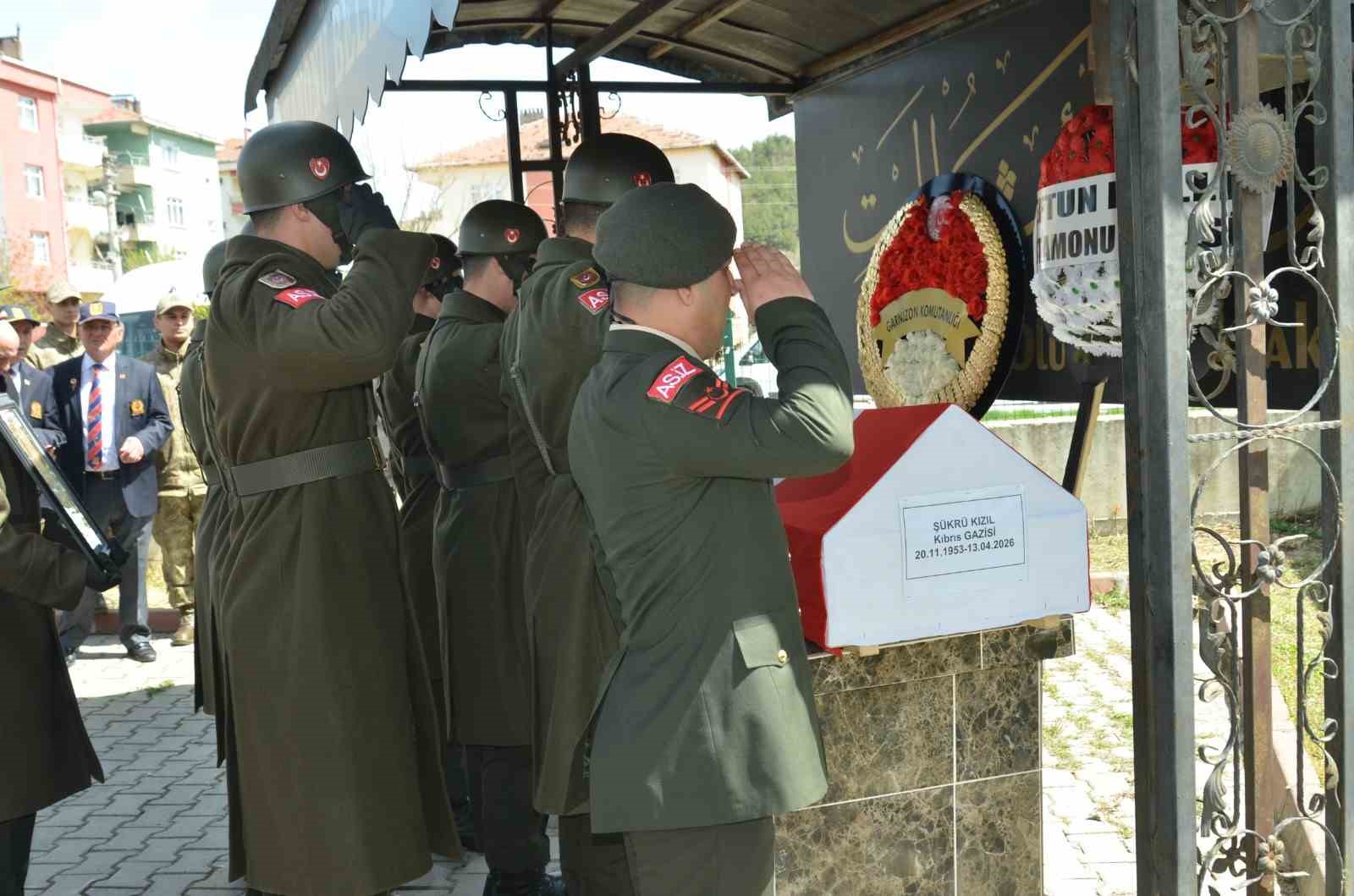 Kıbrıs gazisi, askeri törenle son yolculuğuna uğurlandı
