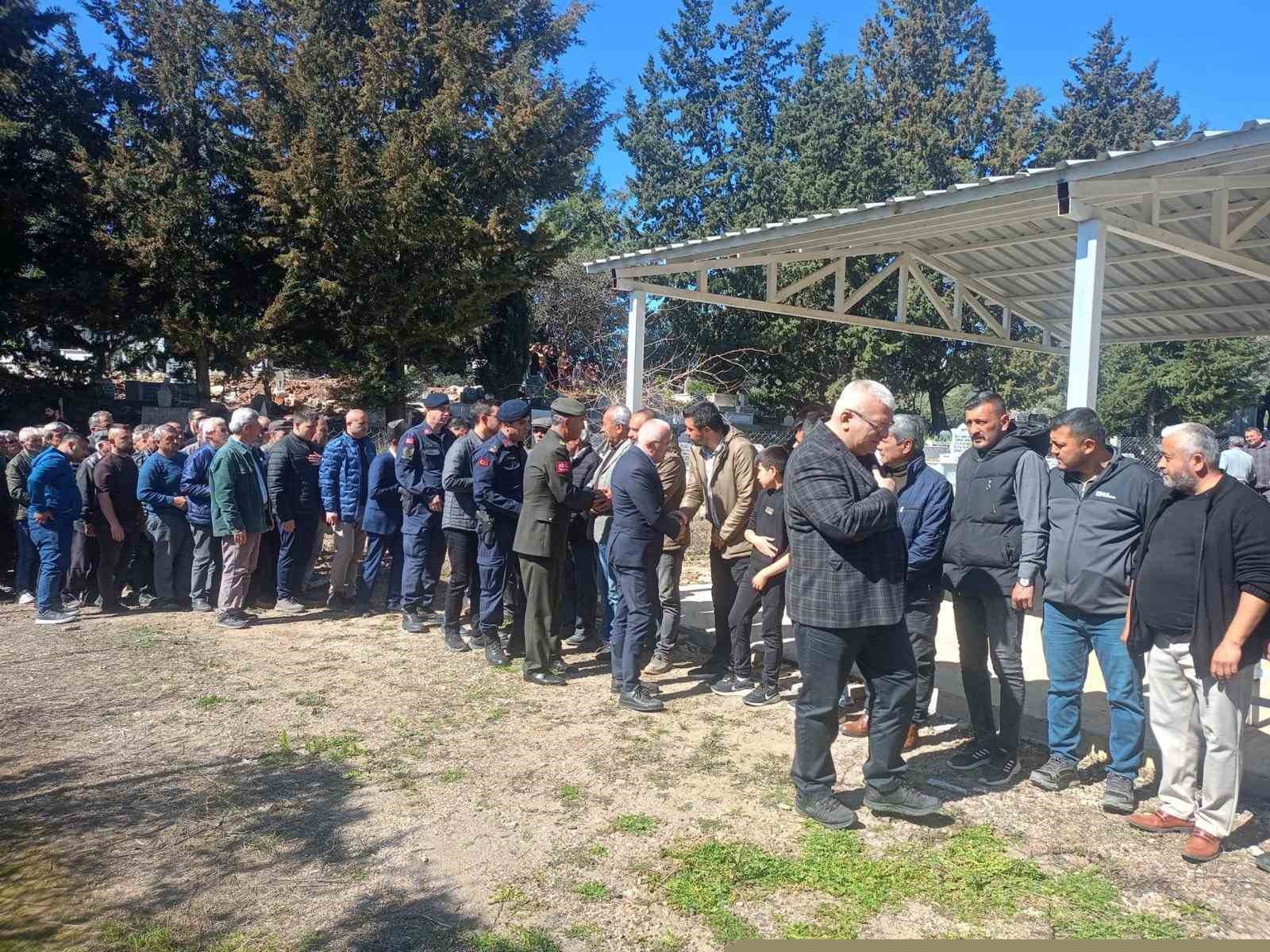 Kıbrıs gazisi törenle toprağa verildi
