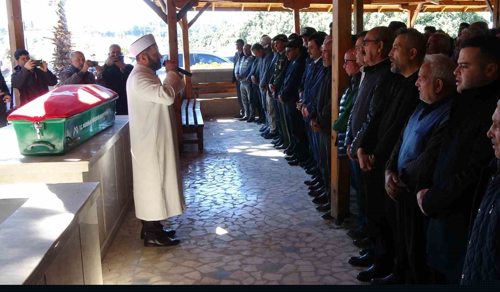 Kıbrıs’ta kazada hayatını kaybeden uzman onbaşı son yolculuğuna uğurlandı
